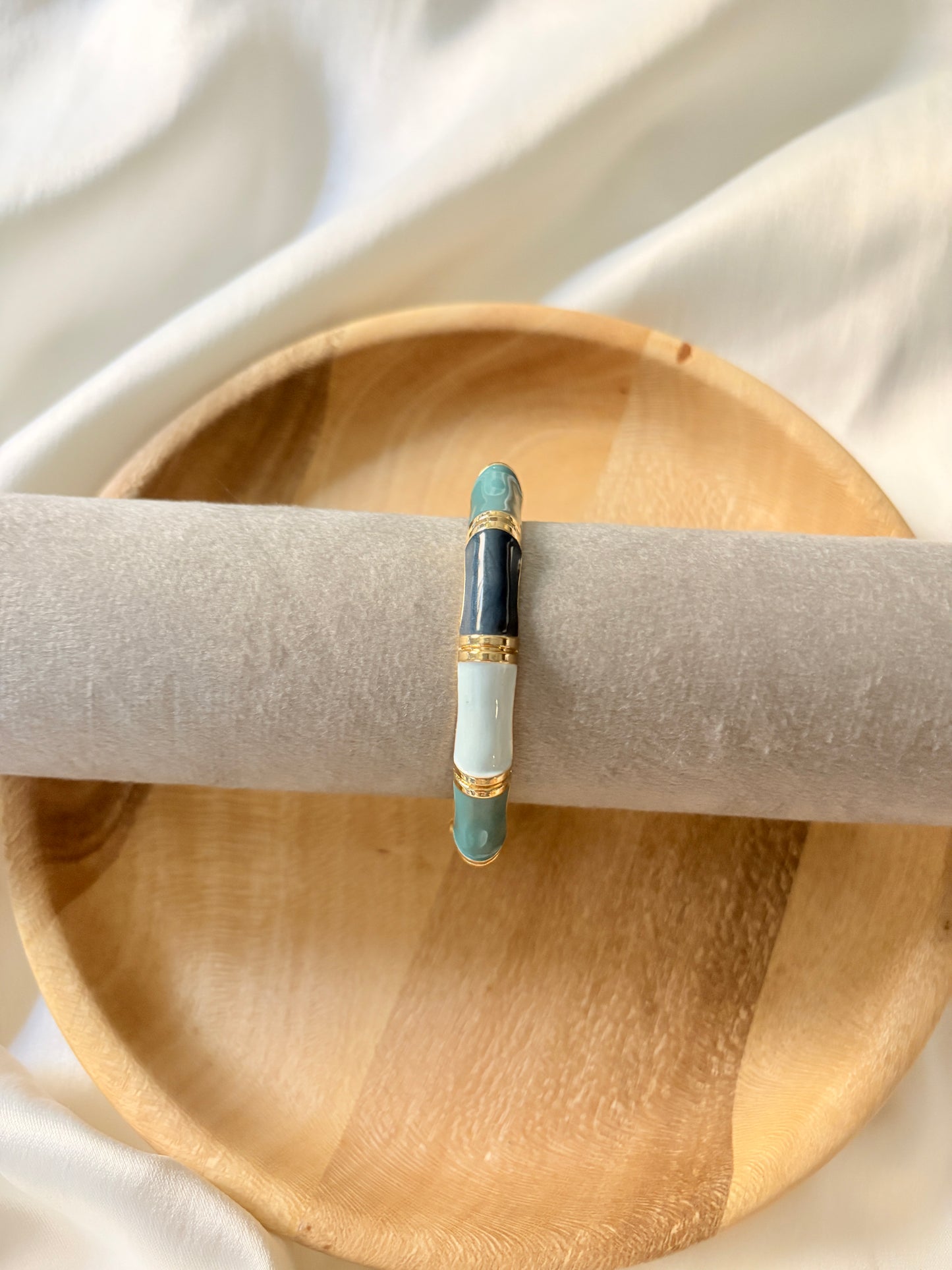 Blue shades bamboo bangle
