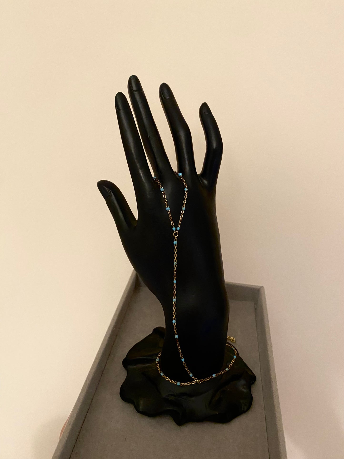 Blues hand chain