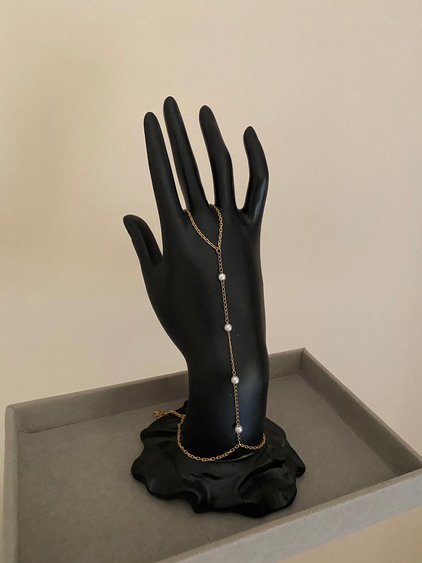 Pearls hand chain