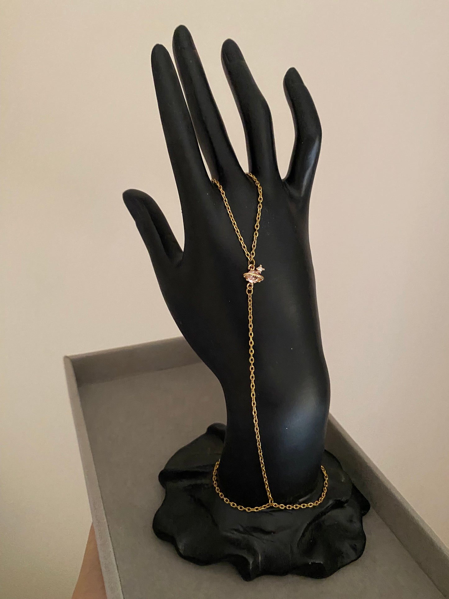 Saturn hand chain 🪐