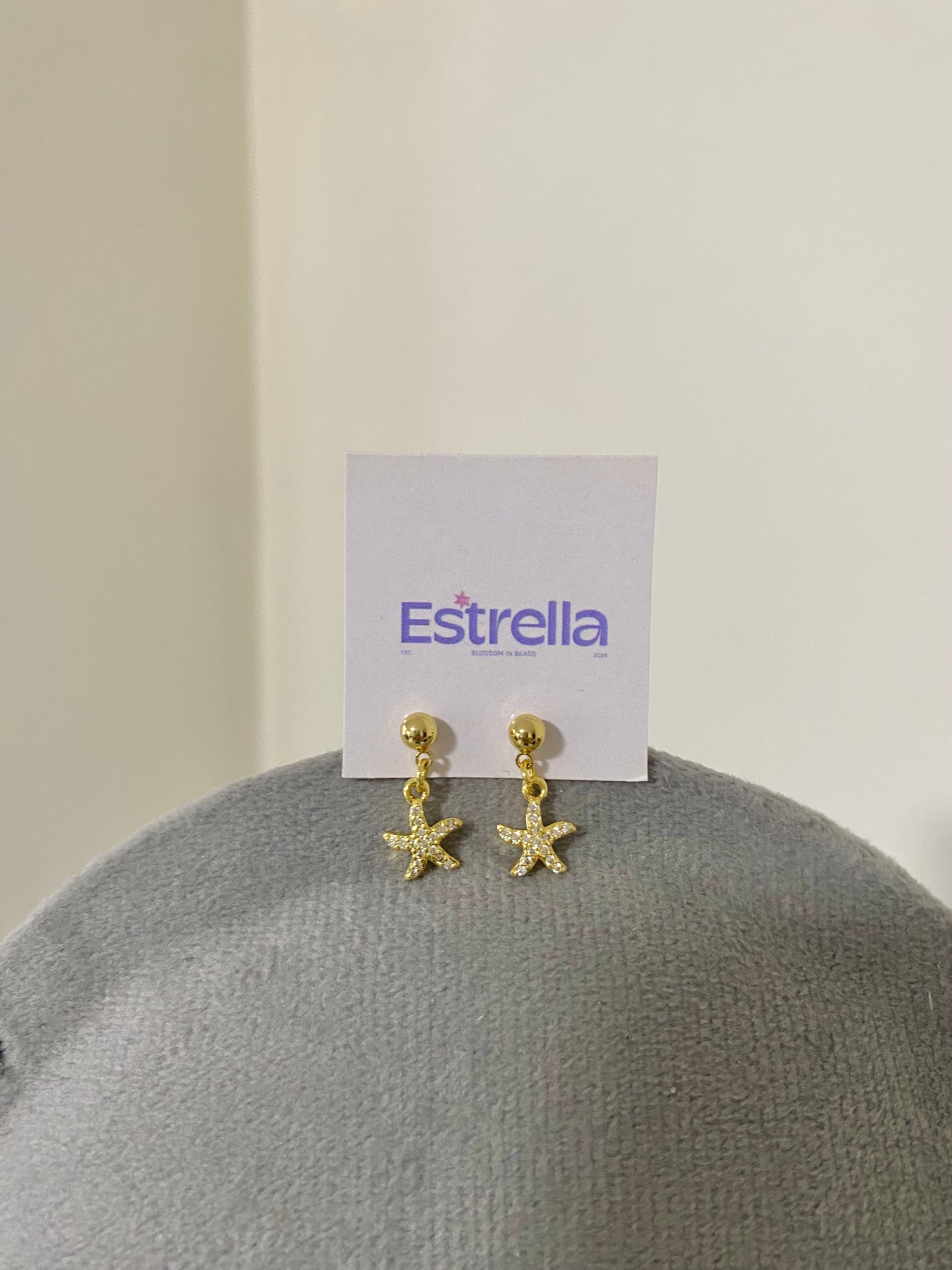 Mini starfish earring