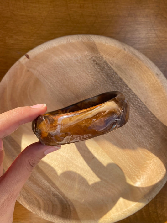 Brown shades circle bangle