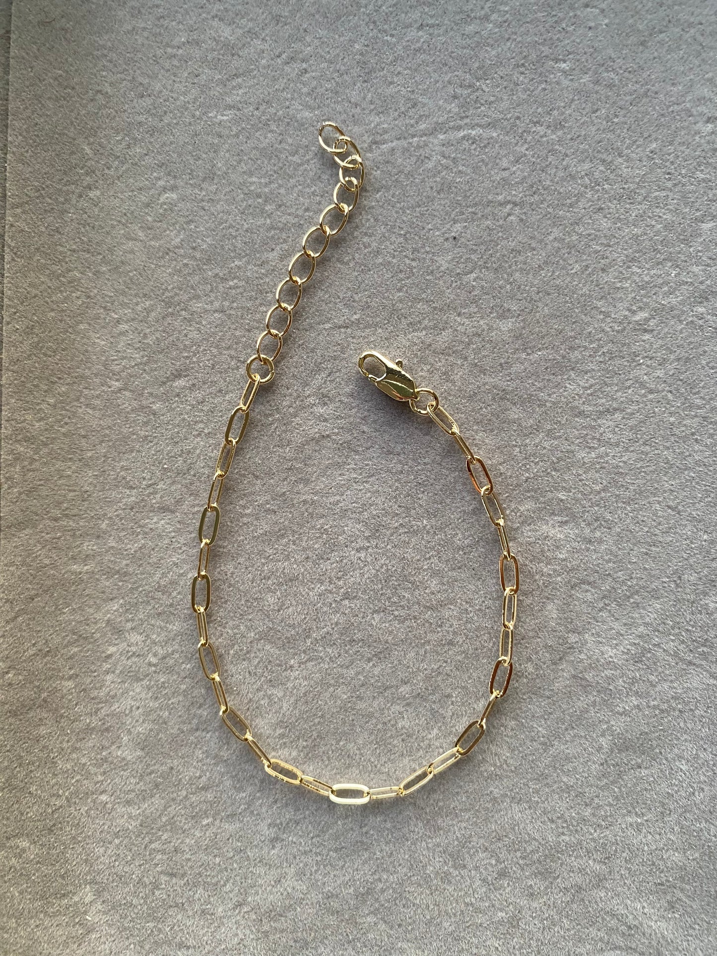 Thin paperclip chain