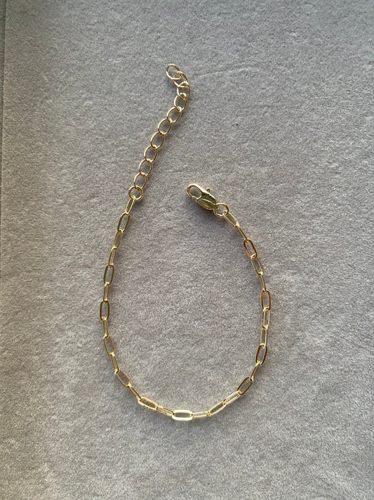 Thin paperclip chain