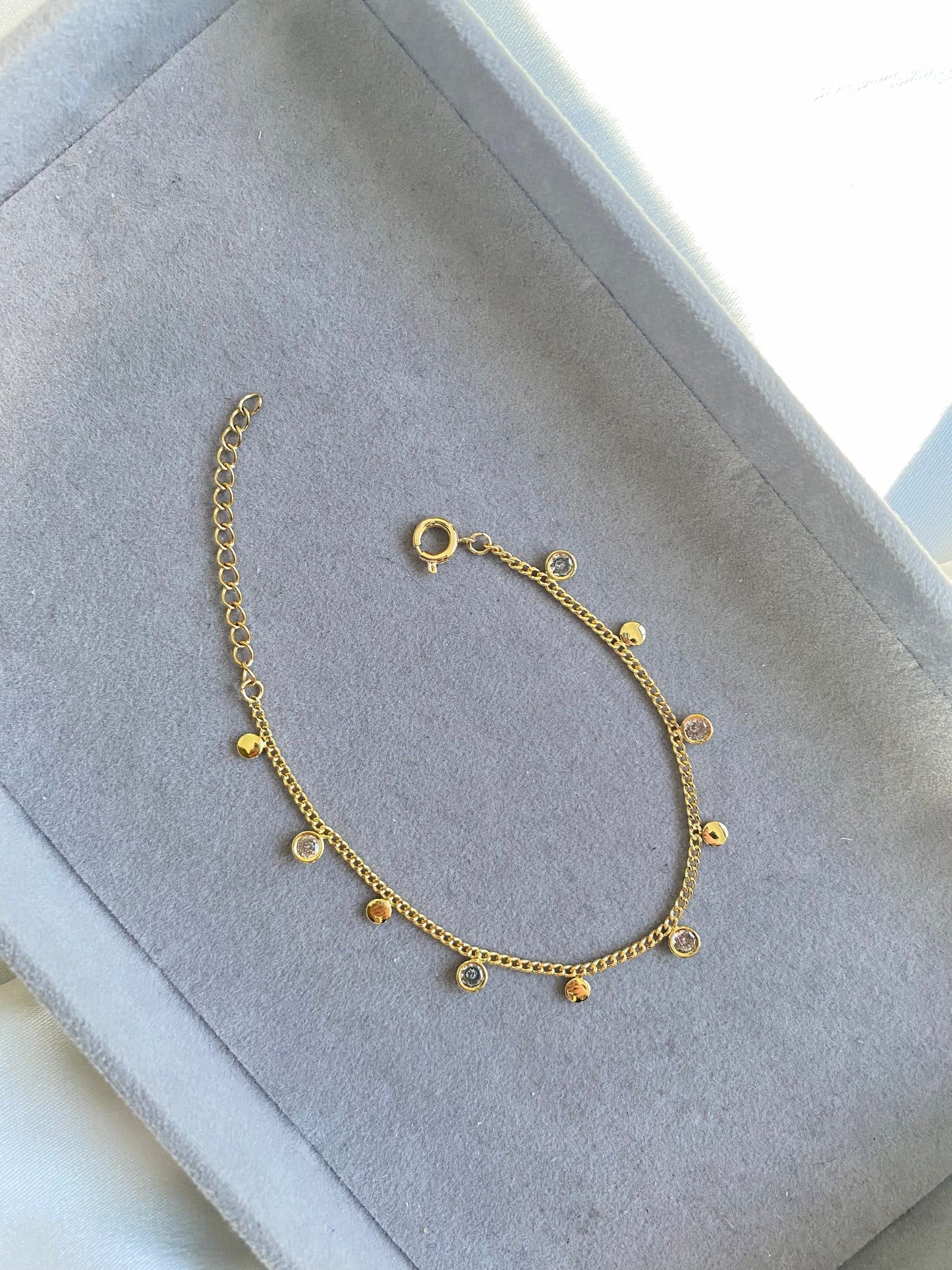 Shiny crystals bracelet