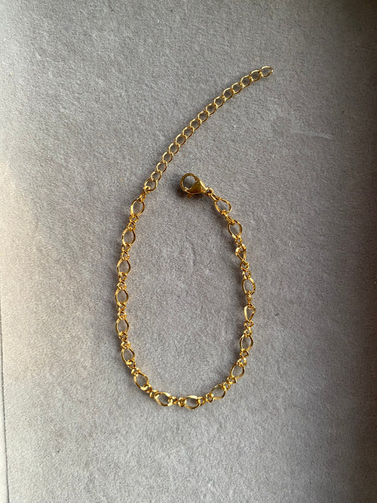Wavy chain bracelet