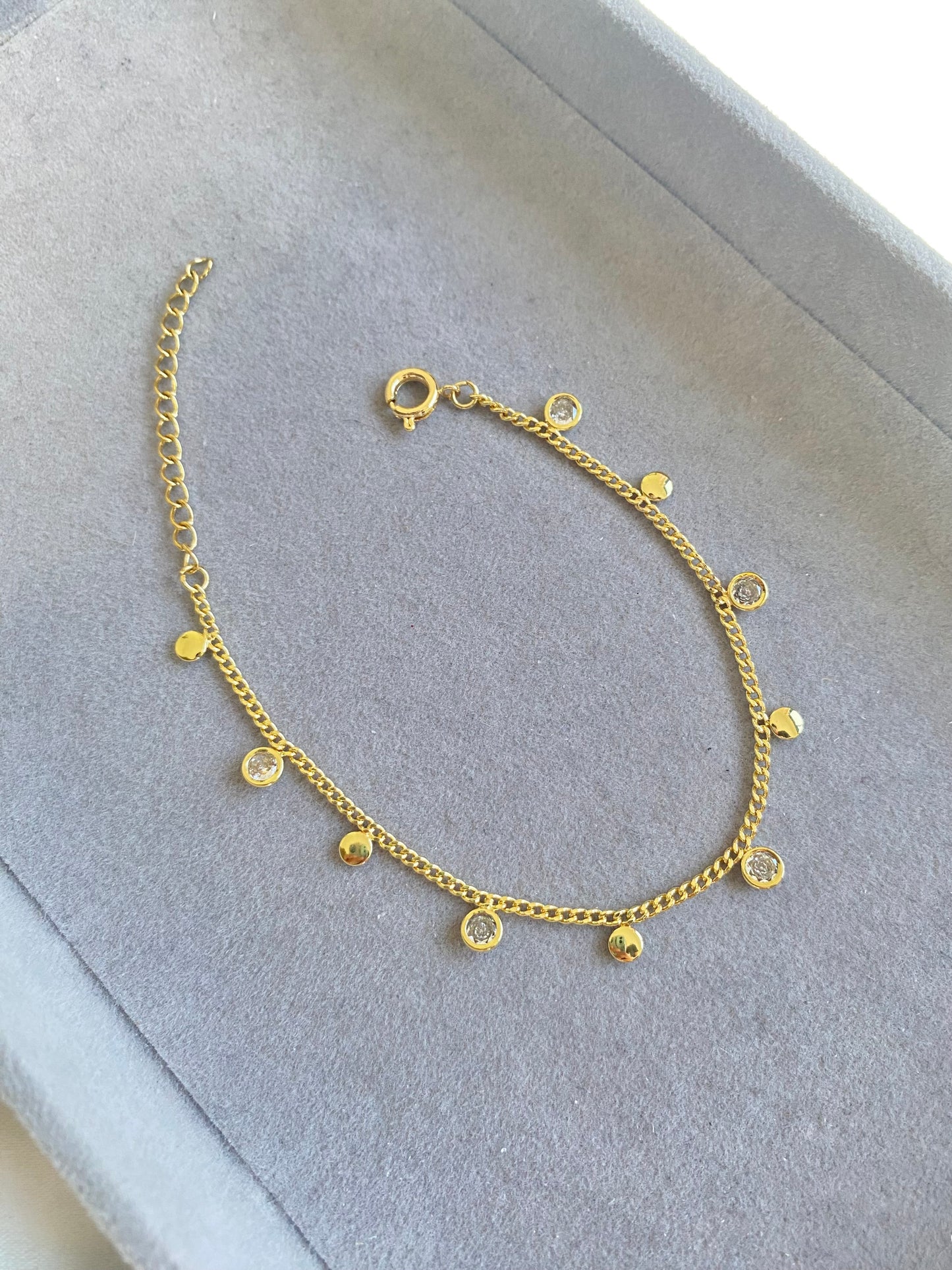 Shiny crystals bracelet