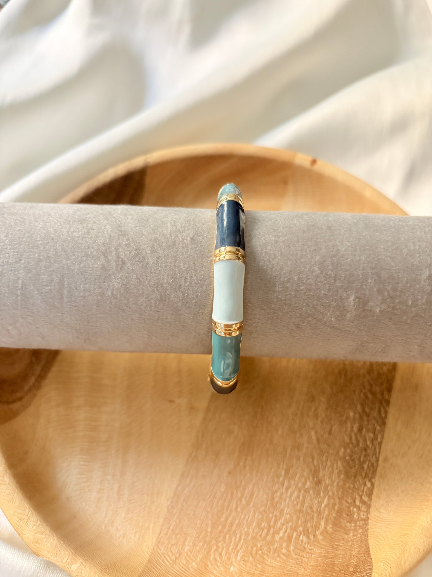 Blue shades bamboo bangle